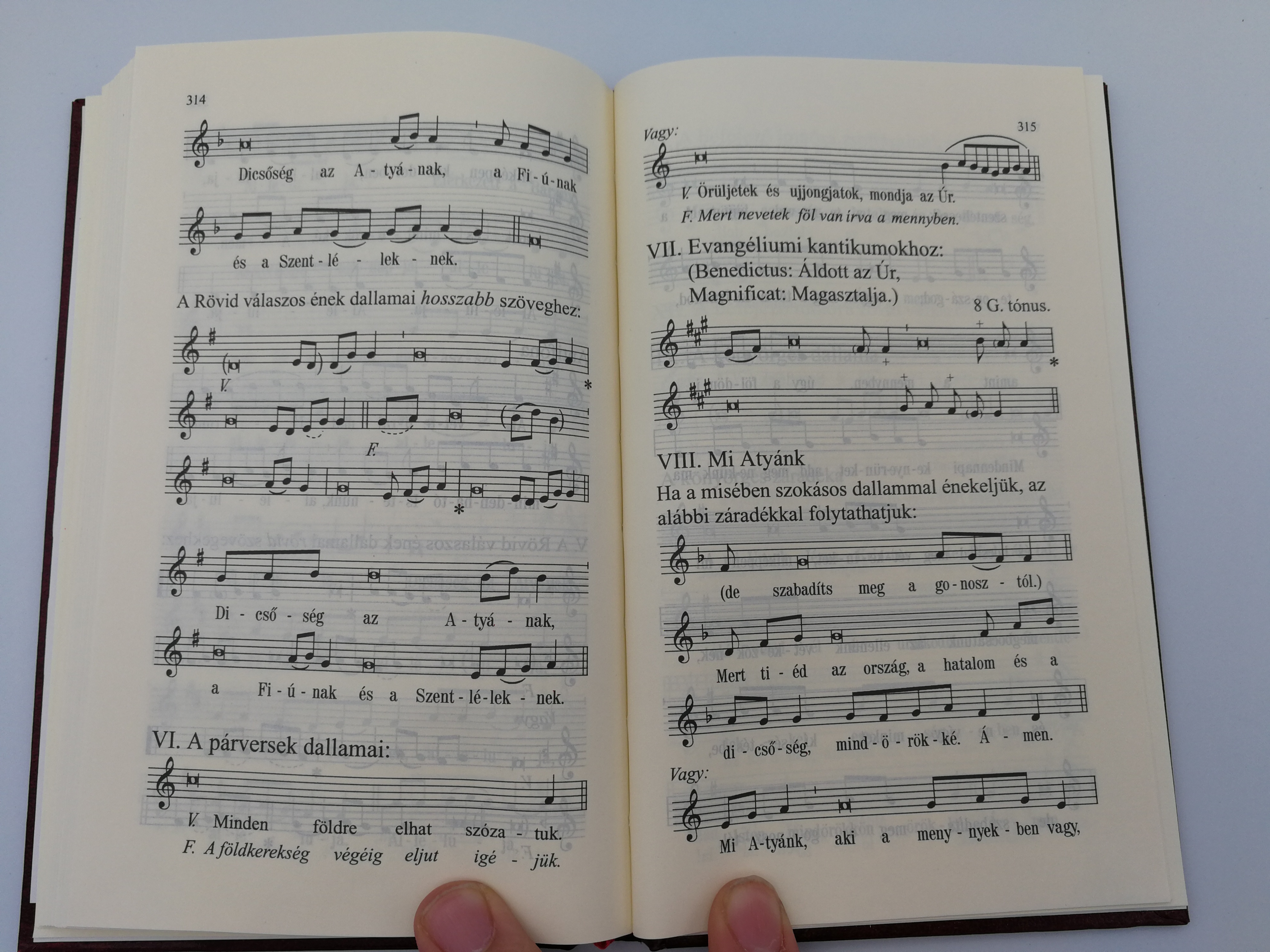 Hungarian Catholic Prayerbook - Kis zsolozsmáskönyv 1